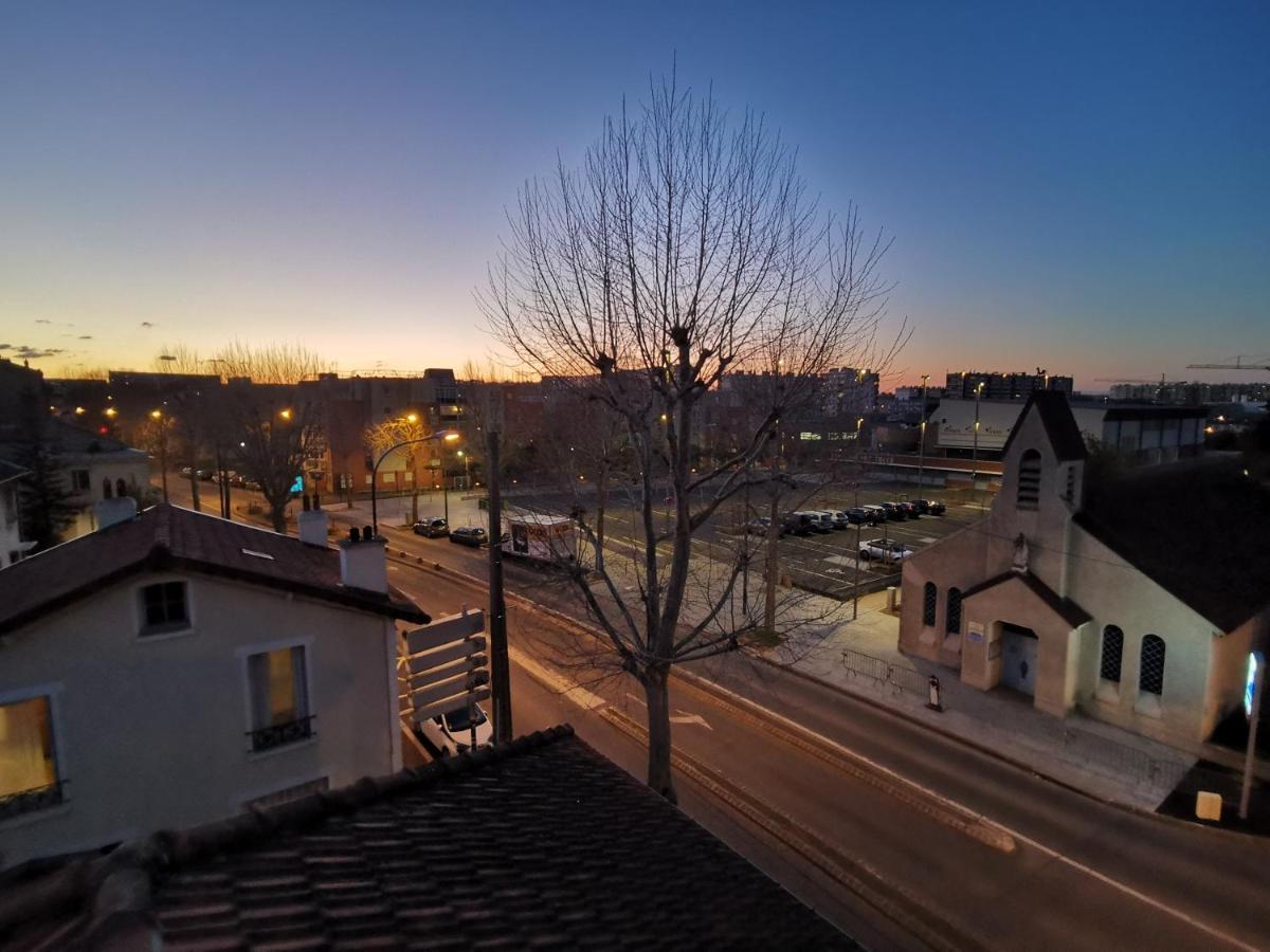 Bagneux Paris Confort Netflix Rer B Esterno foto